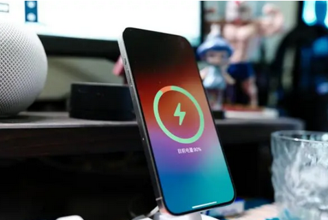 槐荫苹果15换屏服务分享用什么充电器给iPhone15充电更好 